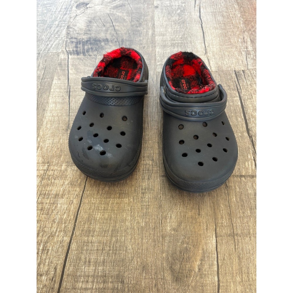 Crocs Kids Classic Fuzz-Lined Clog Black Red Buffalo Plaid Fleece Lining Size 1