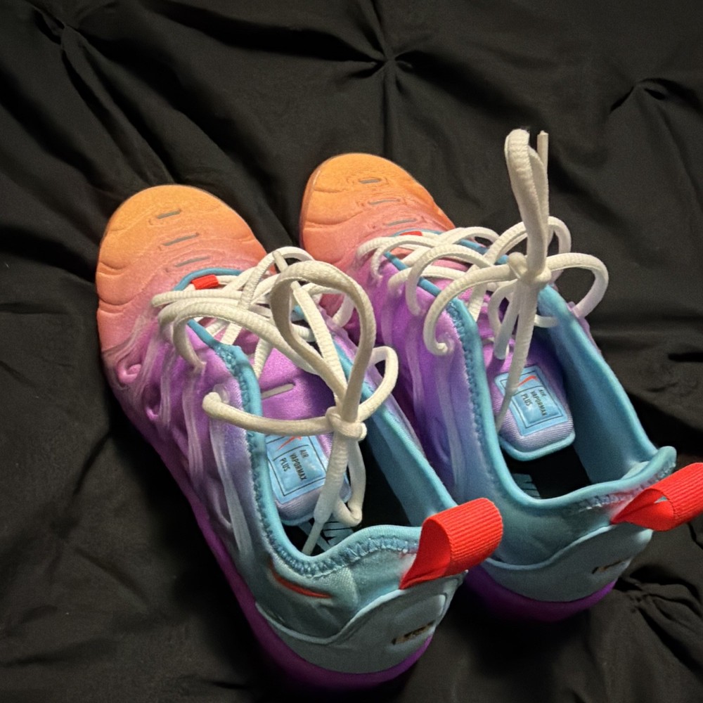 NEVER WORN Nike Air Max Plus Grade School 5y women size 6.5