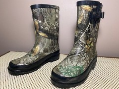 Magellan Outdoors Realtree Camo Waterproof Rubber Rain Boots * Youth 1 *