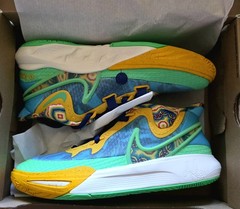 NIKE KYRIE 8 GO SE (GS) Baltic Blue/Multi-color Kids Size 4.5 Y 6 Women’s