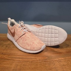 Nike Kids Roshe One Print Sneakers Arctic Orange Palm Leaf 677784-200 Size 7Y
