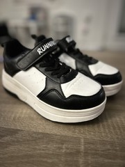 RUNNING Unisex Kids Black White Roller Shoes Size 2 Removable Wheels