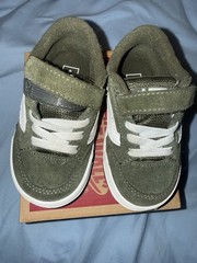 VANS Hylane V Green Suede Hook & Loop Low Top Sneakers Unisex Kids US 5.5
