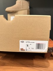 UGG Kids‘ Classic Ultra Mini Boot Authentic with Original Box – SAND SIZE 5 NEW