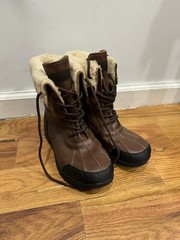 Boy Ugg Butte II CWR Winter Boots Brown Size 6 STAIN ON RIGHT BOOT