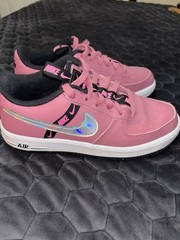 Size 6.5 (GS) – Nike Air Force 1 LV8 KSA Low Worldwide Pack – Desert Berry Black