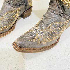 Corral Teen A1029 Youth 4.5T Distressed Black Leather Wings Cross Snip Toe Boots