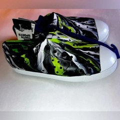 NWT Youth DSG (Dick’s Sporting Goods)Water shoes Gray, White and Green size 2.5Y