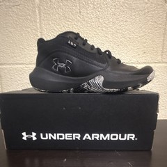 Under Armour Lockdown 7 7Y Black White Lace Up Low Top Basketball Sneaker