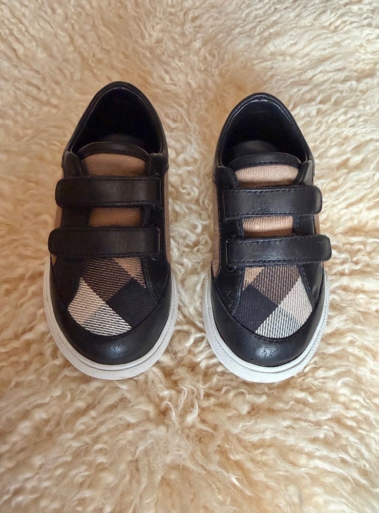pre-owned kids size 4c black burberry shoes