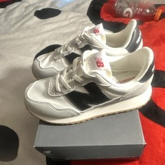 New Balance 237 Bungee Unisex Kids Sneaker White Black Low Top US 3 EU 35