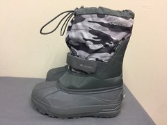 Columbia Kids Camouflage gray/purple Winter Boots, size 3