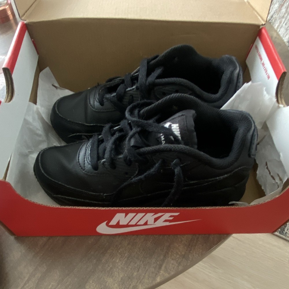 Nike Unisex Kids Size 2 Black Low Top Lace-Up Athletic Sneakers