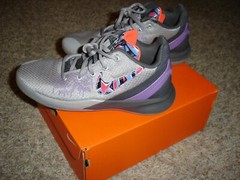 Nike Kyrie Irving Flytrap II 2 grey & bright crimson basketball shoes 5Y in box
