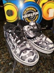 HEELYS Wheeled Shoes | Youth Size 1 | Charcoal – Grey – Camo | Pre-Owned