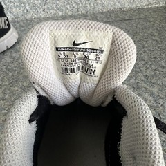 Nike Training Youth Size 5.5 Black White Unisex Sneakers Shoes
