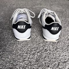 Size 6.5 (GS) – Nike Cortez Basic SL Low White – 904764-102