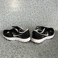 Nike Training Youth Size 5.5 Black White Unisex Sneakers Shoes
