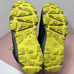 The North Face Kids Fastpack Hiker Mid Waterproof (Big Kid) Youth Size 6
