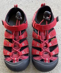 Keen Newport H2 Outdoor Water Ribbon Red Gargoyle Sandals Youth Size 3