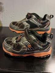 kids starter sneakers Size 9