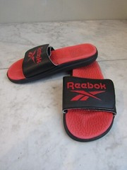 Reebok Black/Red Wide Strap Slide Slip On Shoes Children’s Size 1 EU 31.5