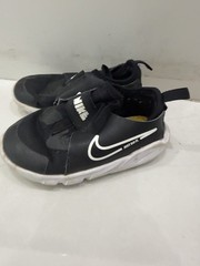 Nike Flex Runner 2 PSV Black/White Unisex Boys Slip On Athletic Sneakers 8c 8