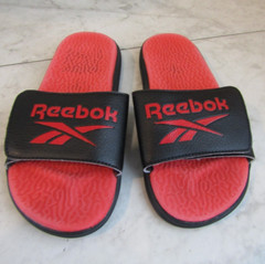 Reebok Black/Red Wide Strap Slide Slip On Shoes Children’s Size 1 EU 31.5