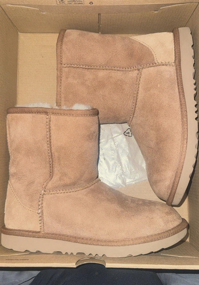 UGG Kids‘ Classic II Chestnut Suede Pull-On Ankle Boots US 4 EU 36 UK 3