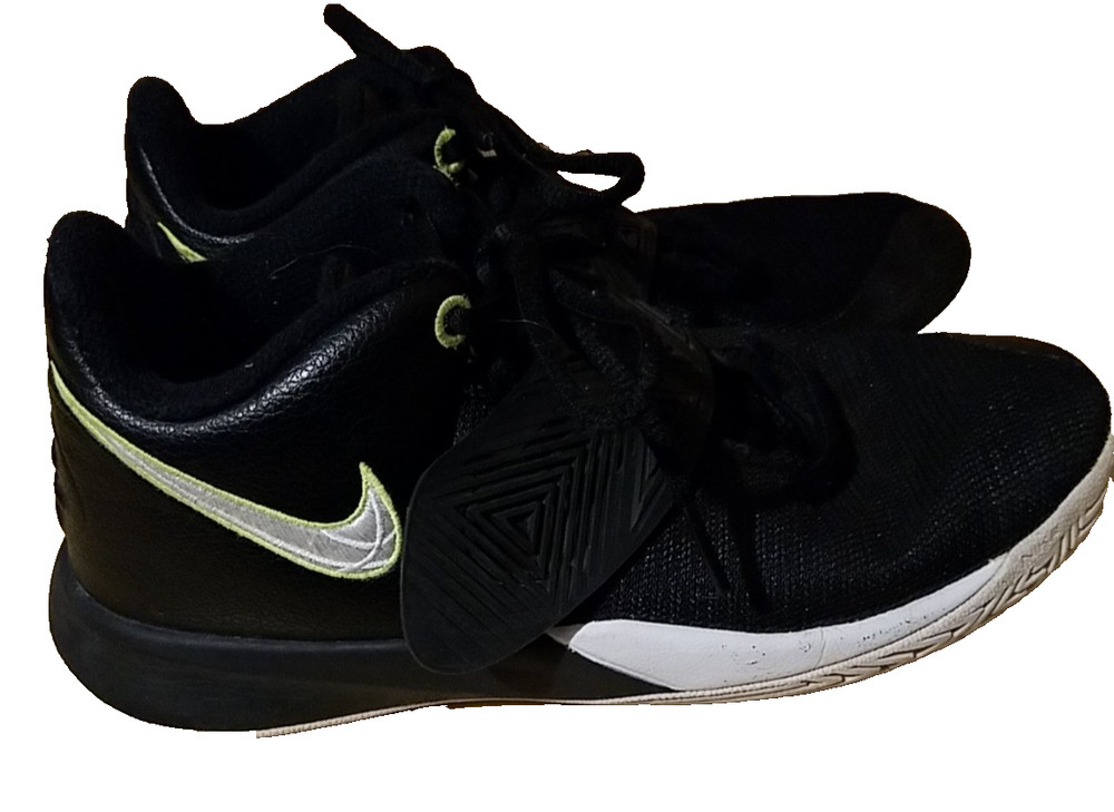 NIKE KYRIE FLYTRAP 3 BOYS‘ YOUTH SIZE 5Y BASKETBALL RUNNING SHOE PRE-OWNED VGC