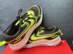 Nike Cosmic Runner Black Volt White Mesh Unisex Kids Sneakers US 6Y Low Top