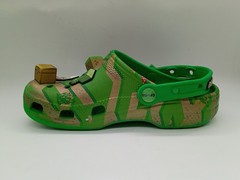 CROCS Minecraft Kids Clog with 3D Game Blocks Jibbitz LIMITED EDITION sz J4
