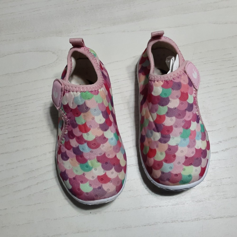 Water Shoes-Fish Emblem-Brand new-slip resistant-size 9- Free Shipping