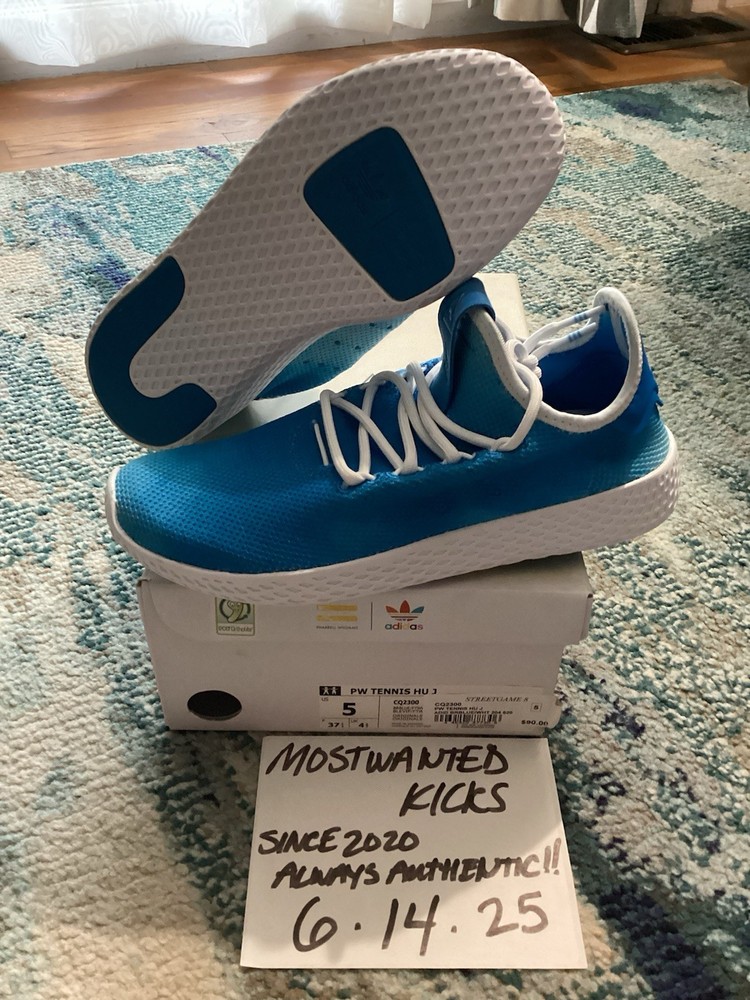 DS 2017 Adidas Pharrell Williams Tennis Hu Bright Blue & White Juniors Sz 5