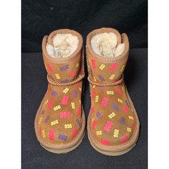 UGG Toddler Mini Bailey Button Logo Print Chestnut Boots 1153635T Size 9