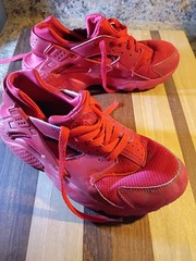 Nike Air Huarache Triple Red Grade School size 5.5Y 654275-600 good condition