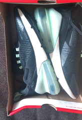 Noir and Summit white and teal airmax 270 6y