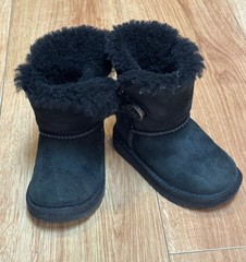UGG Kids Bailey Button Short Black Suede Sheepskin Boots Youth Size 8 (1017400T)