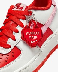 Nike Air Force Valentine’s Day Sneakers Size 4 in boys are pink, red, and white!