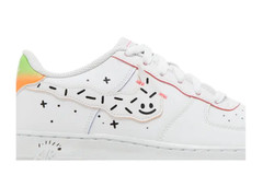 Nike Air Force 1 LV8 GS ‚Drawing‘ White Multicolor Boy’s Size 4Y Damaged Box
