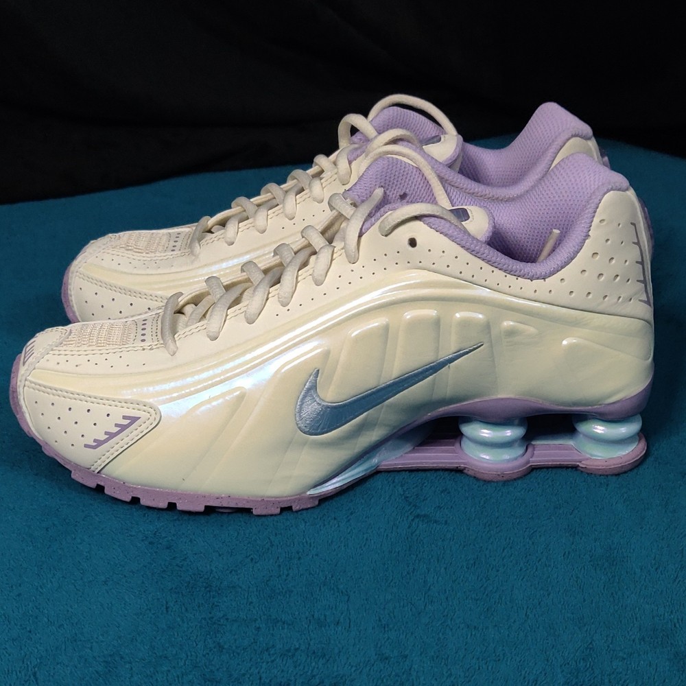 Nike Shox R4 (GS) IH4050 001 Size 5.5Y Women’s 7 Soft Pearl/Celestine Blue