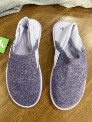 Sanuk Kids Size 4 1/2 Sling Back Slip On Sandals Purple