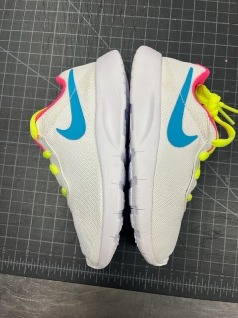 Pre School Nike Tanjun Size 11C (818285-100) BLEM SEE PHOTOS