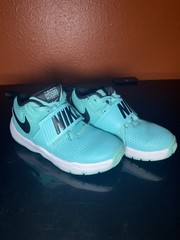 Nike Team Hustle D 8 PS Tropical Twist Blue Youth 1Y Shoes 881942-302 Sneakers