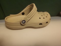 🔥CREAM Crocs Size J 4