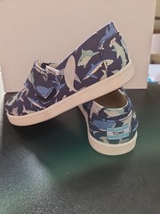 TOMS Shark Pattern Canvas Slip On Shoes Size 10 Kids