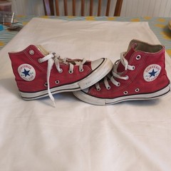 Red Converse Chuck Taylor All Star Size 1 YOUTH
