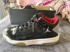 Jordan Max Aura 2 GS Sneaker Black Gym Red White Wolf Grey 6.5Y Patent Mesh