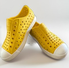 Native Jefferson Child Shoes Crayon Yellow/Shell White Size C11 Water Play