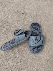 Under Armour Youth Size 1Y Ignite Gray Slip On Sandals